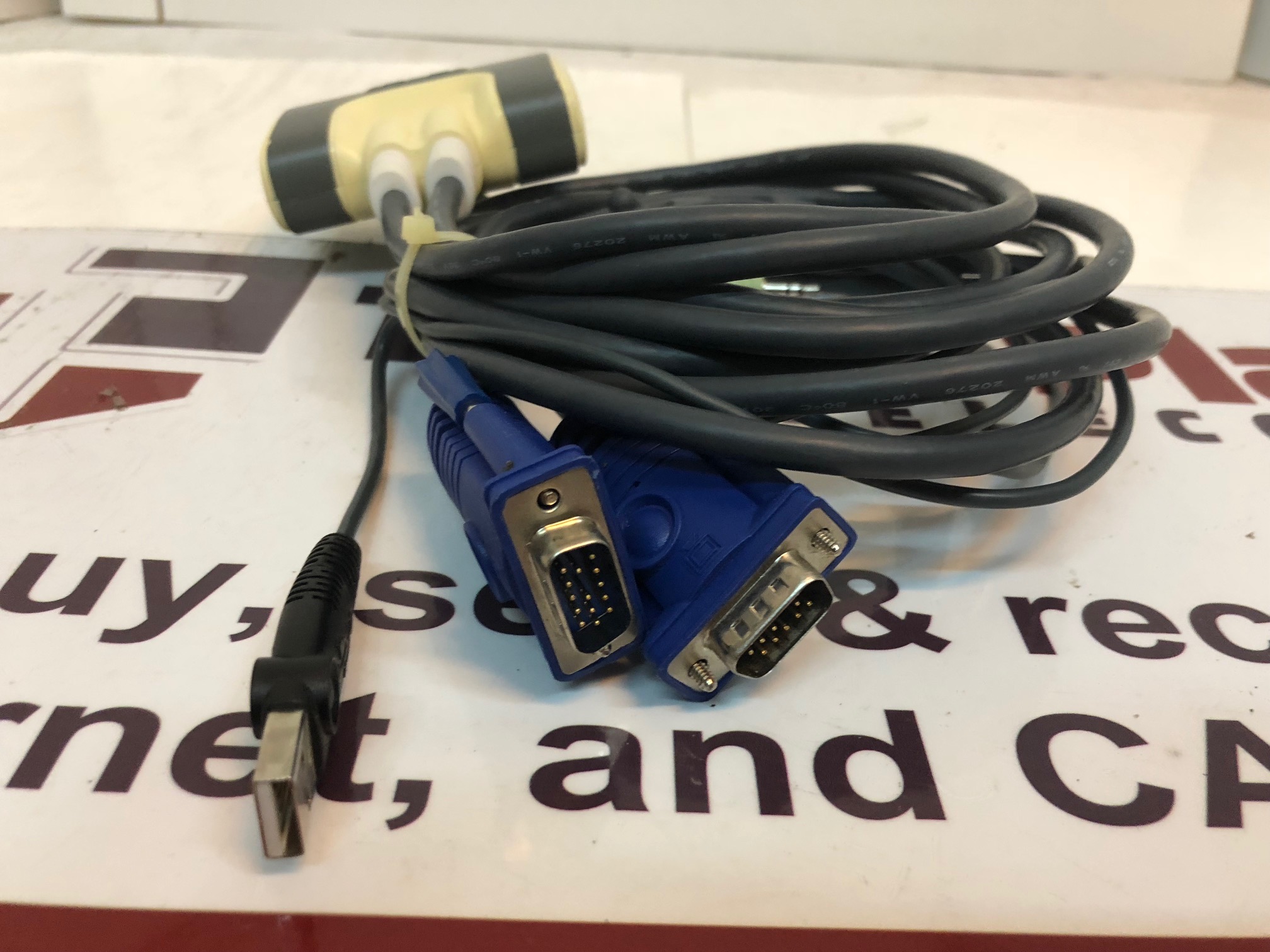 IOGEAR GCS632U 2 Port VGA USB Compact KVM Switch 689550234396 eBay