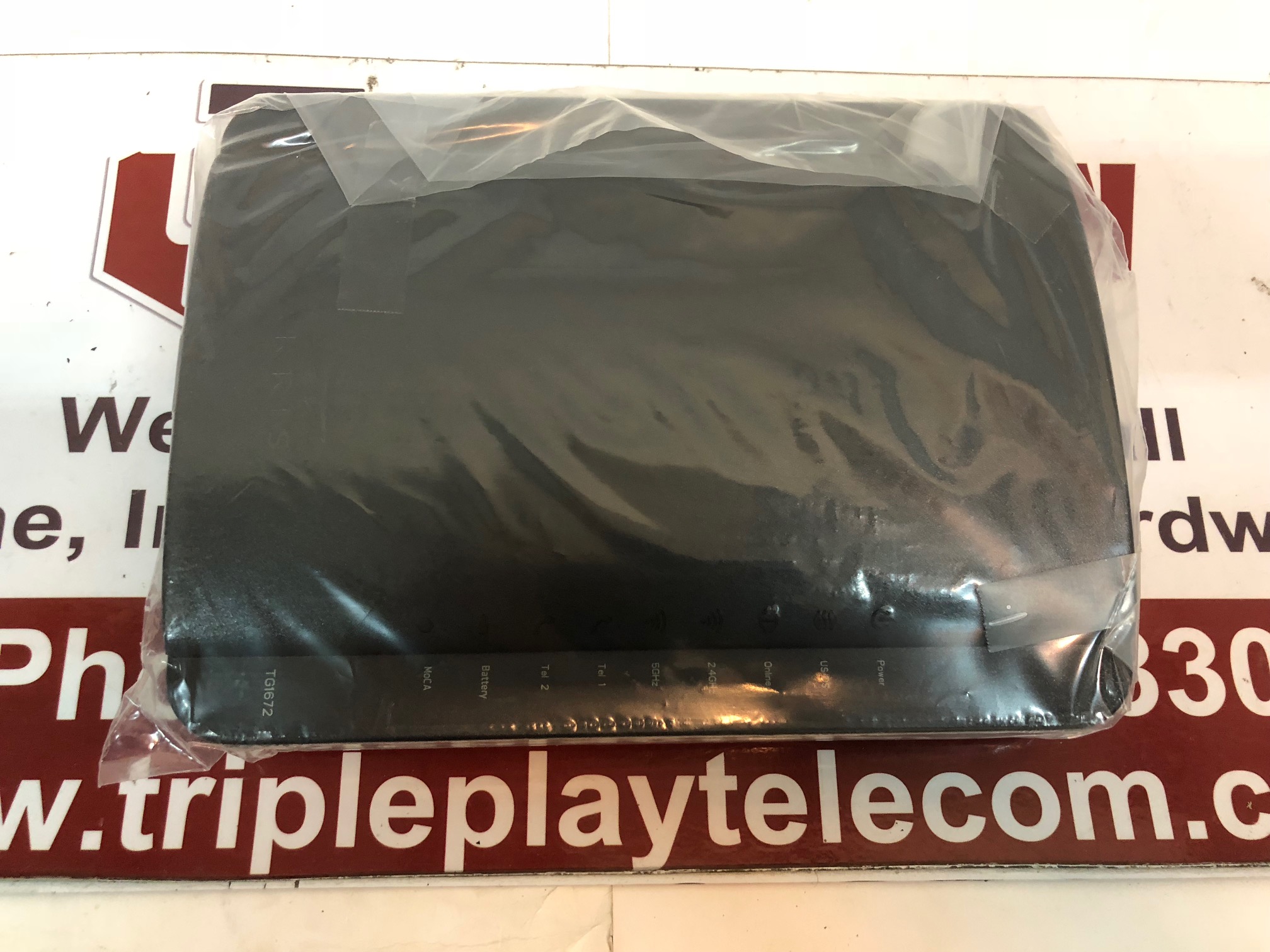 Arris TG1672G Touchstone Telephony Wireless Cable Gateway Modem 16x4